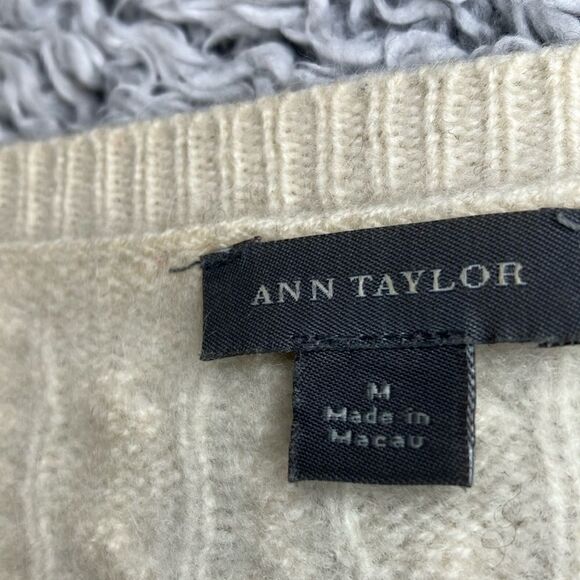 ANN TAYLOR M Cream Cable 100% Cashmere V-Neck Sweater - Picture 3 of 13